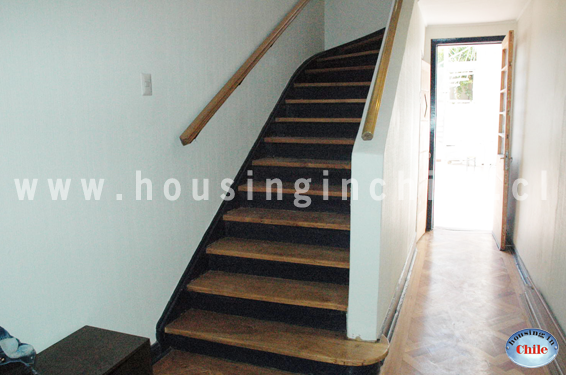 RE-AR: Escalera al segundo piso