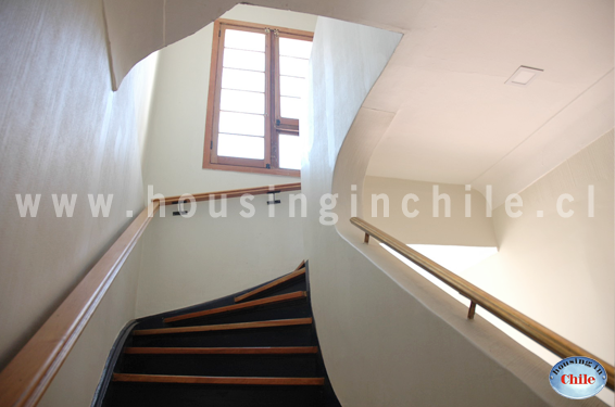 RE-AR: Escalera al segundo piso