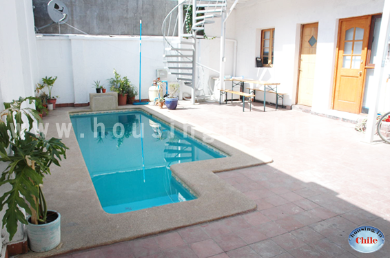 RE-AR: Patio con piscina