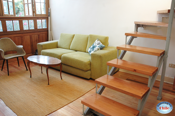 RE-CM2: Sala y escalera hacia terraza
