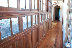RE-CM2: Pasillo y galería con vista hacia patio interior