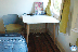 RE-CM2: Habitación single A con mesa y silla