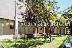 RE-HO: Vista de habitaciones desde jardines