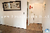 SH-MB: Vista hacia acceso y cocina del apartamento