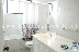 SH-MB: Baño con tina y ventana al exterior