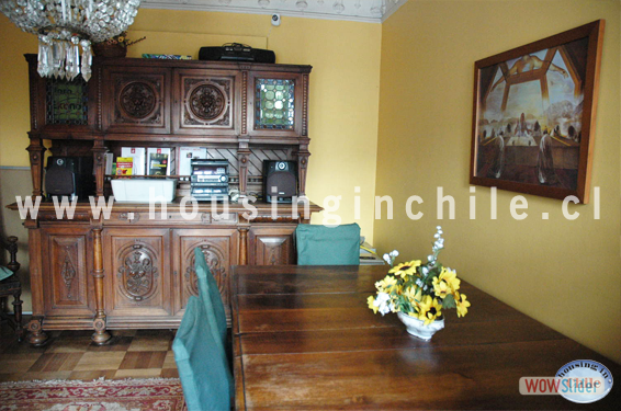 RE-PV: Lounge and dining area